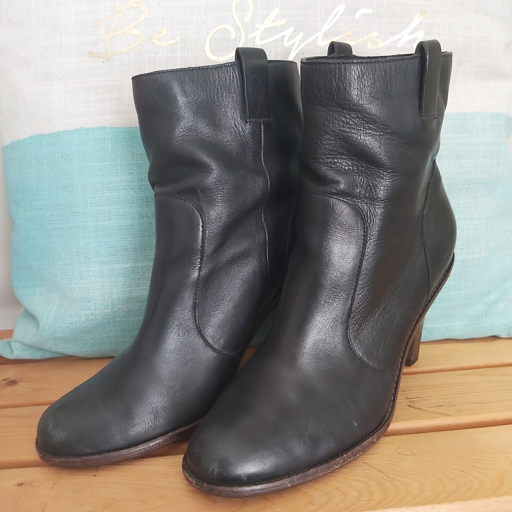 Cole Haan boots size 8.5 Black Leather Heeled Ankle 3.5" heels - Picture 3 of 16